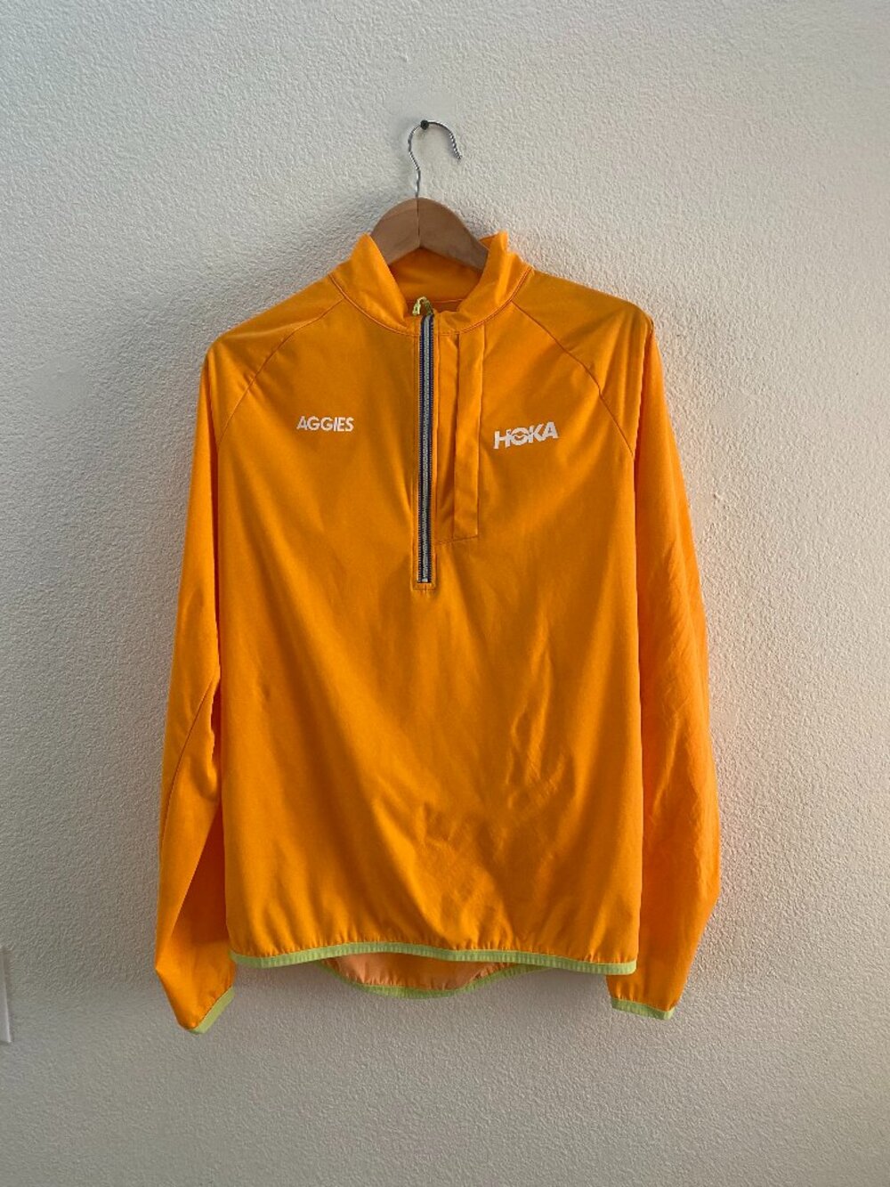 Hoka Aggies Running Club Rabbit Lightweight 1/4 Zip Pullover Jacket Medium